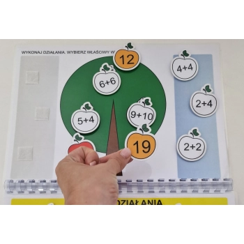 Matematyczne drzewko. Dodawanie i odejmowanie w zakresie 20 z naklejonym rzepem