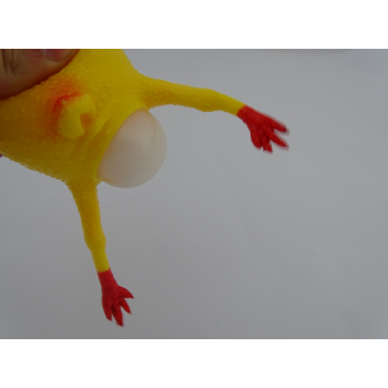 Gumowa sensoryczna kura składająca jajo